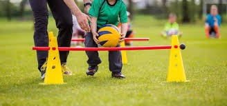 詹姆斯完成生涯第八次压哨绝杀，为湖人生涯首次